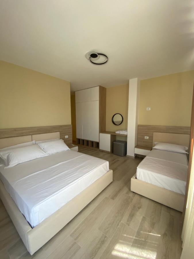 Helena Hotel Shëngjin Екстериор снимка