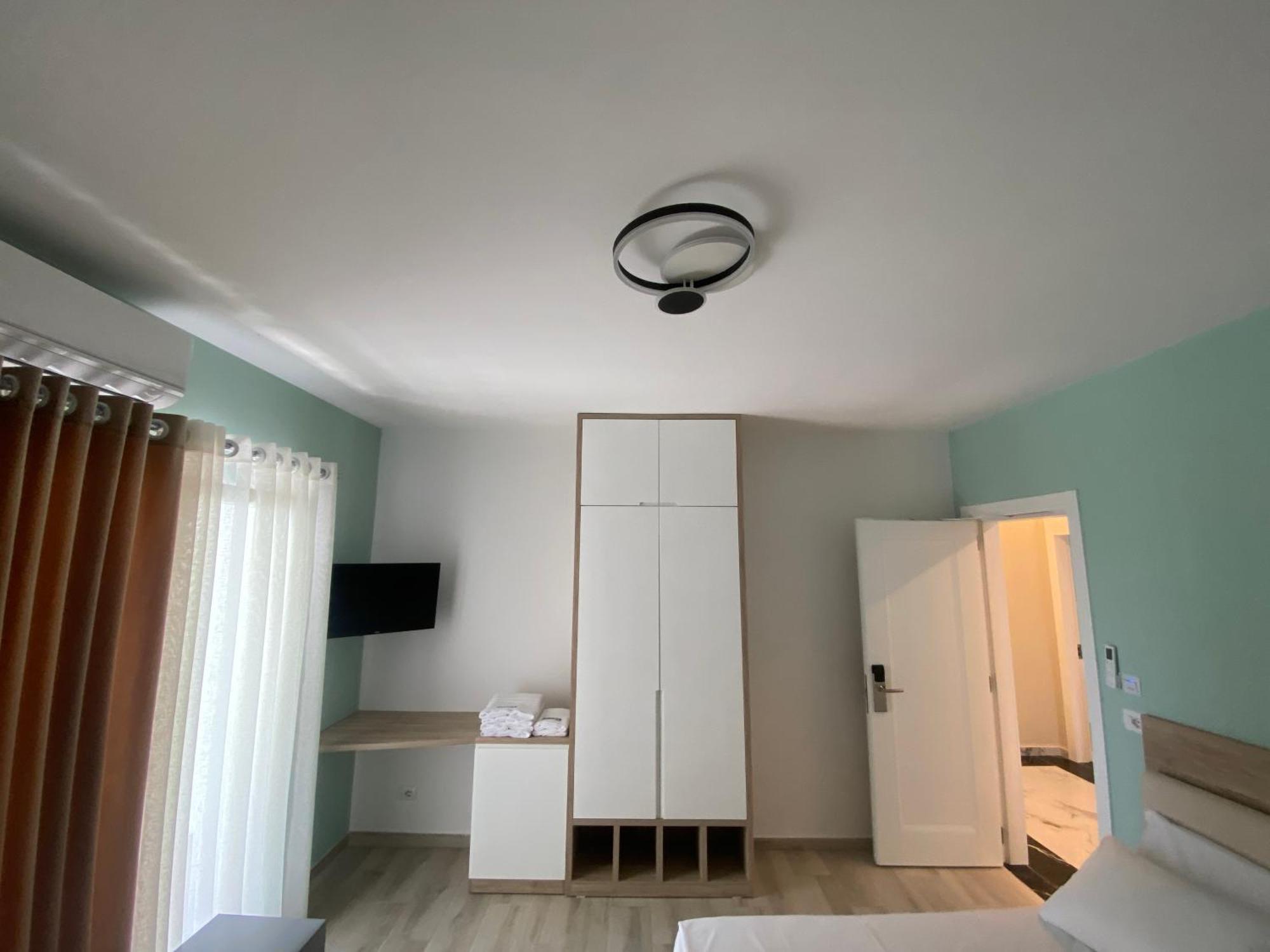 Helena Hotel Shëngjin Екстериор снимка