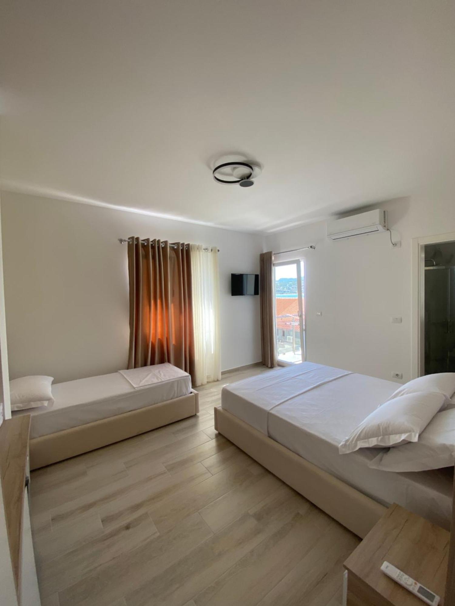 Helena Hotel Shëngjin Екстериор снимка