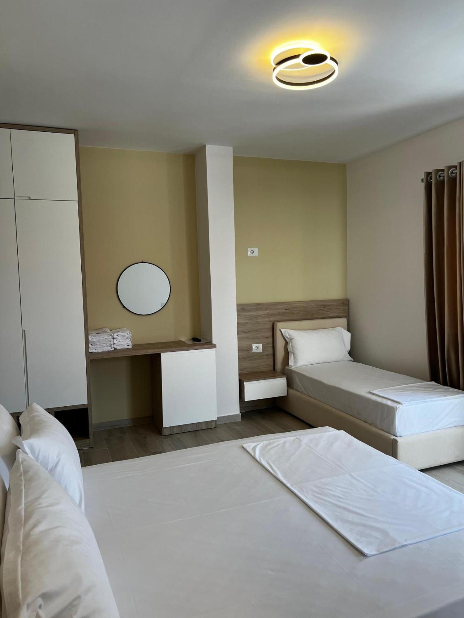 Helena Hotel Shëngjin Екстериор снимка