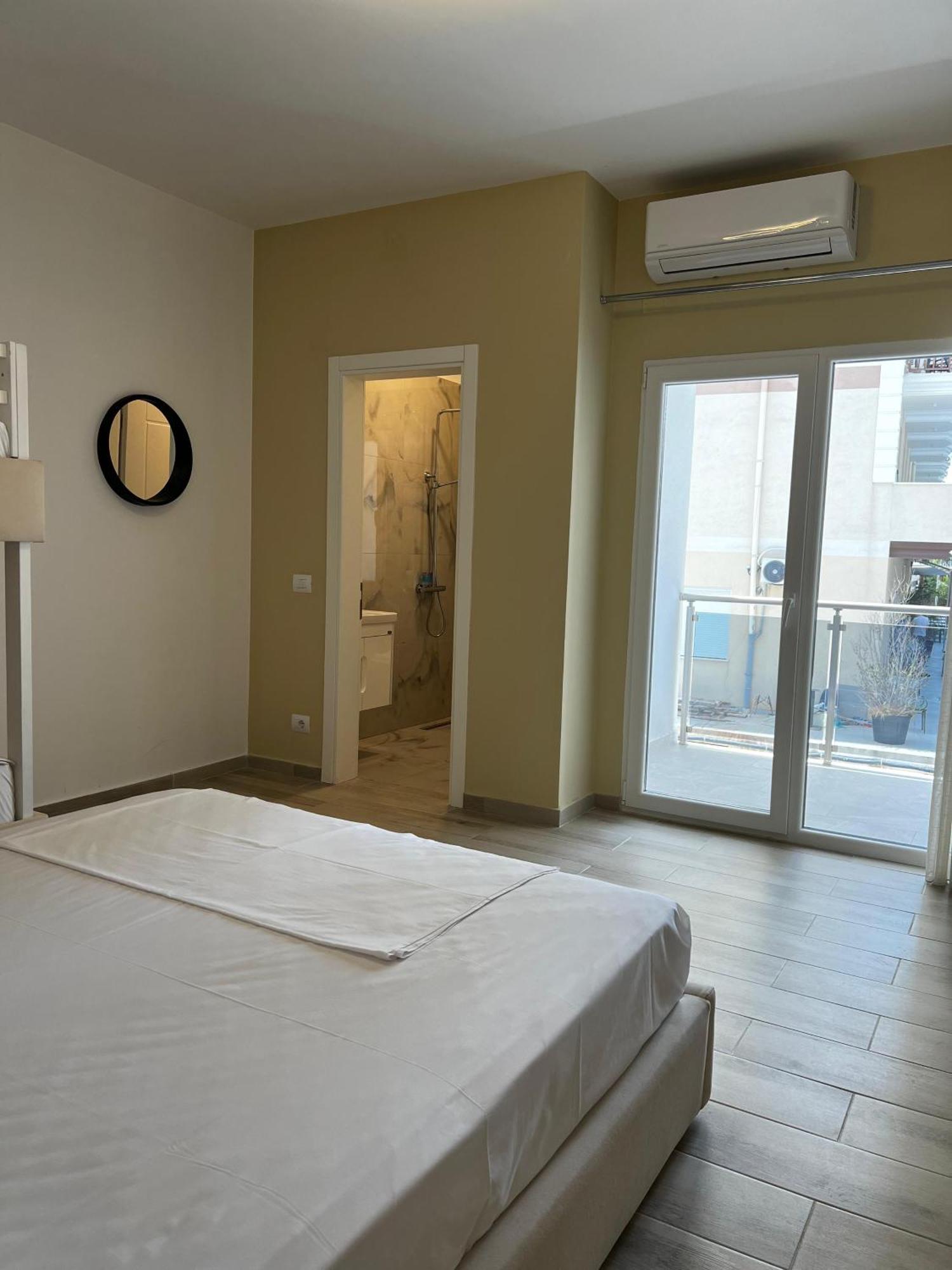 Helena Hotel Shëngjin Екстериор снимка