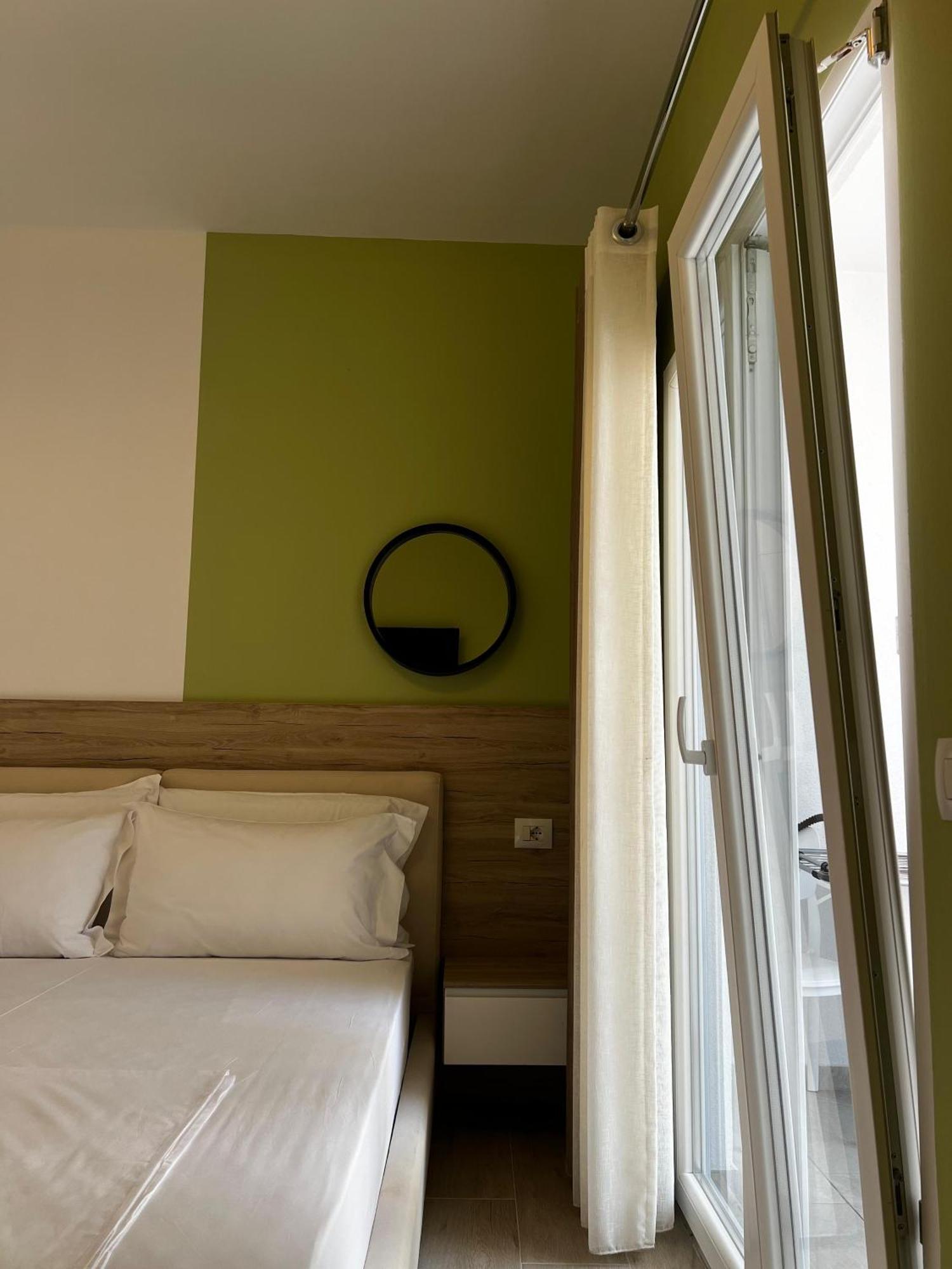 Helena Hotel Shëngjin Екстериор снимка