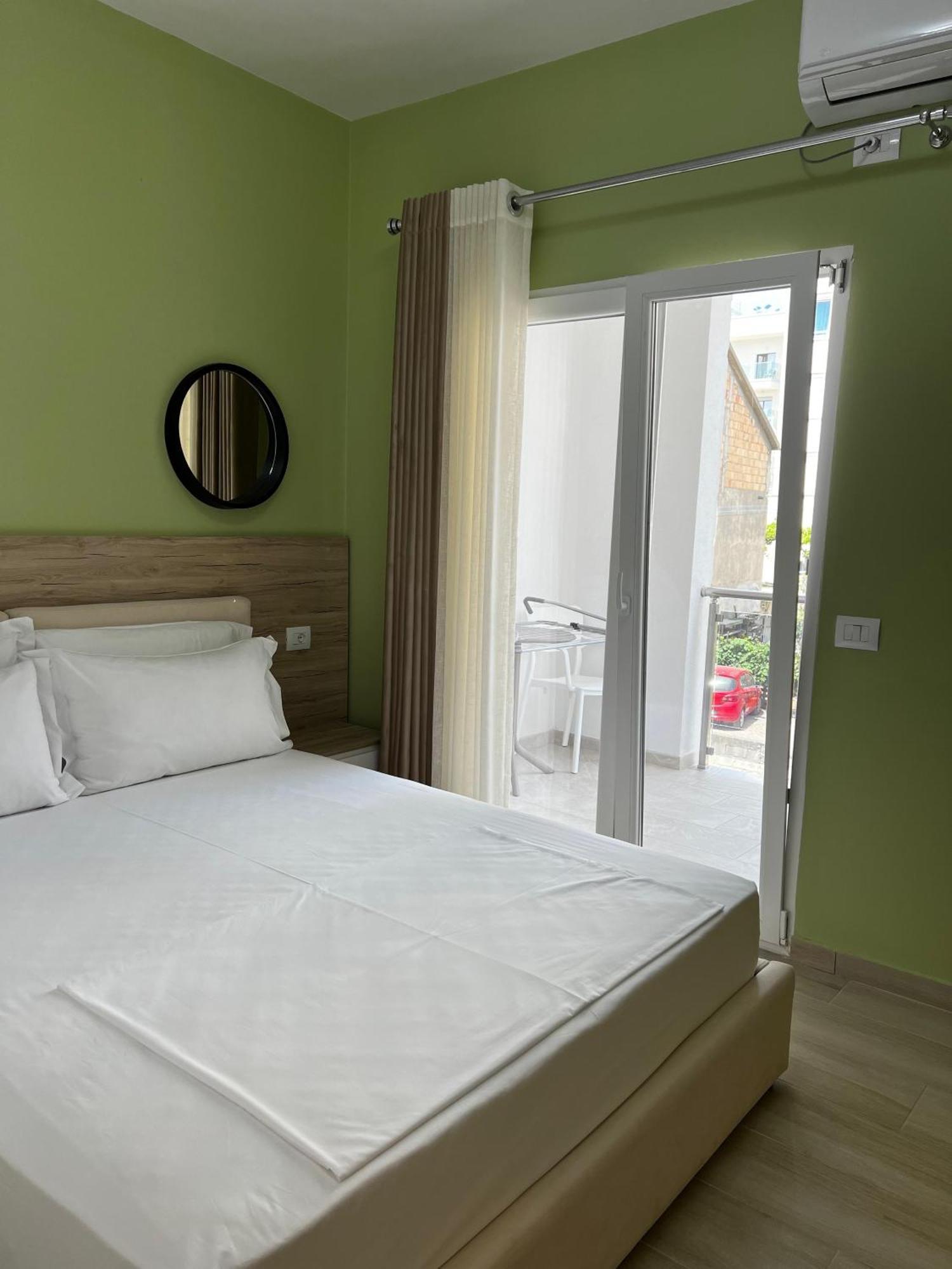 Helena Hotel Shëngjin Екстериор снимка