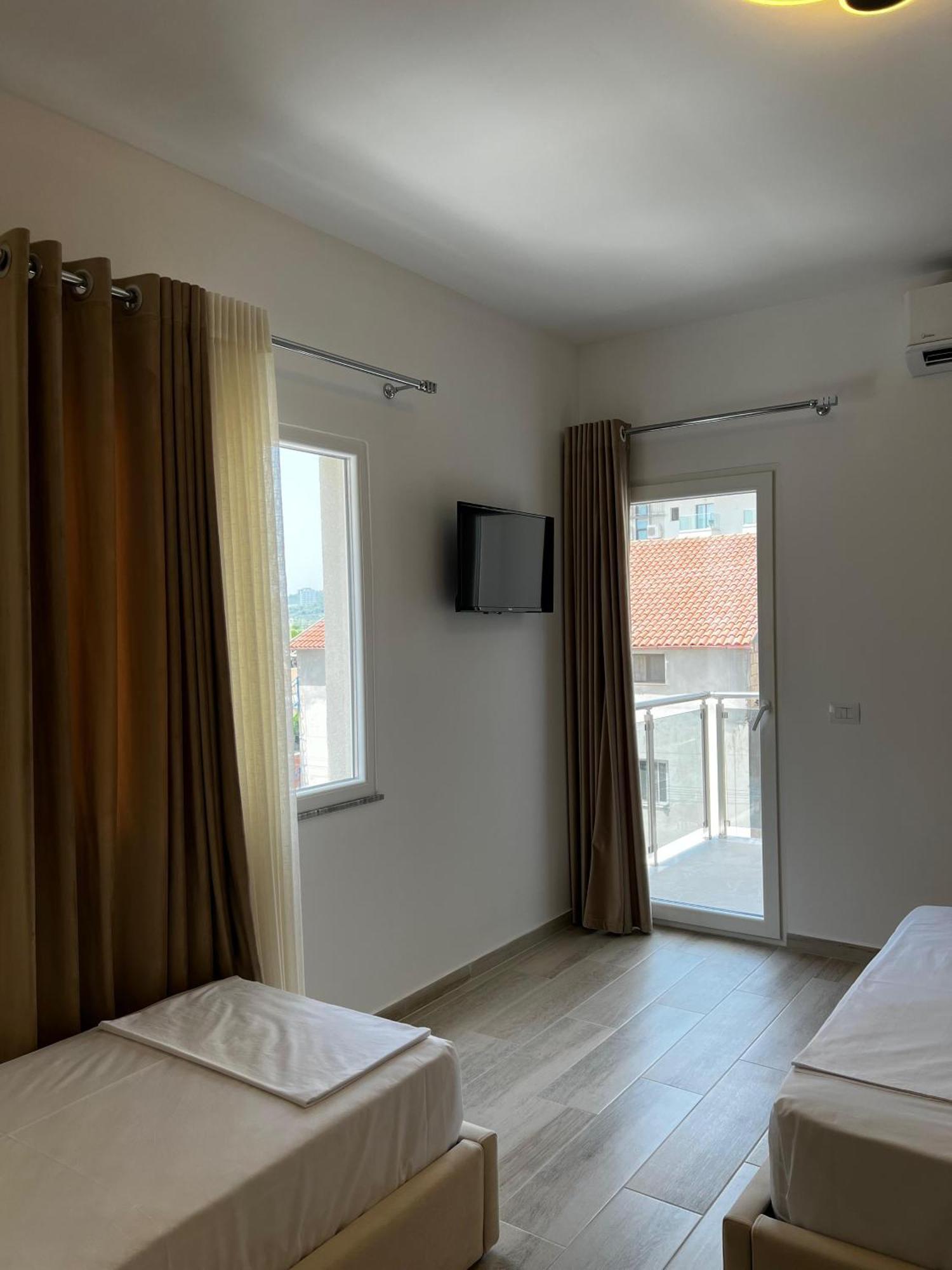 Helena Hotel Shëngjin Екстериор снимка