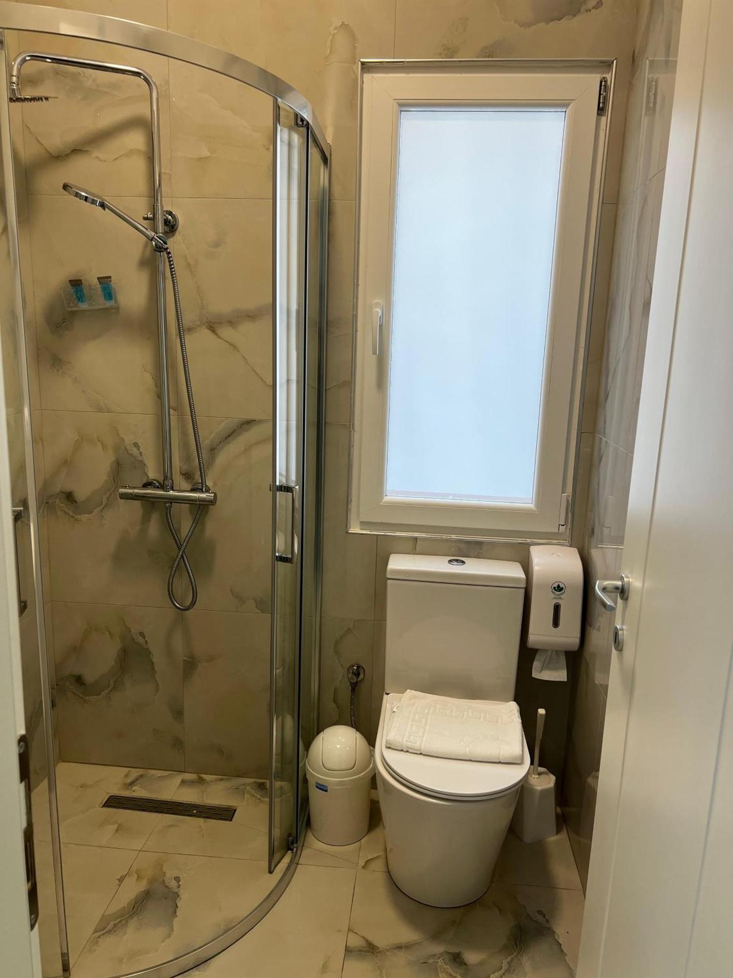 Helena Hotel Shëngjin Екстериор снимка