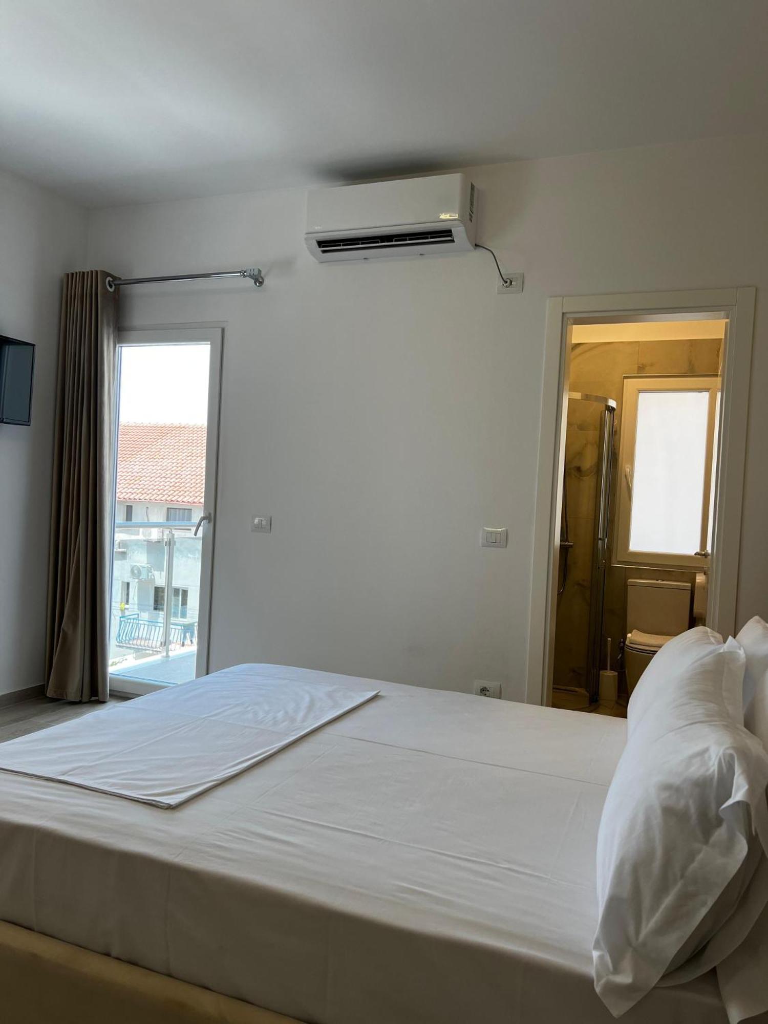 Helena Hotel Shëngjin Екстериор снимка